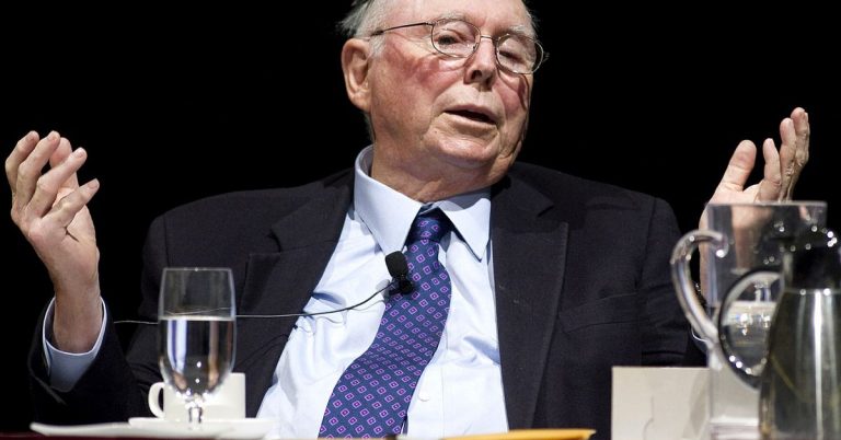 Billionaire Investor Charlie Munger Thinks China Was Right to Ban Bitcoin; Crypto Twitter Responds